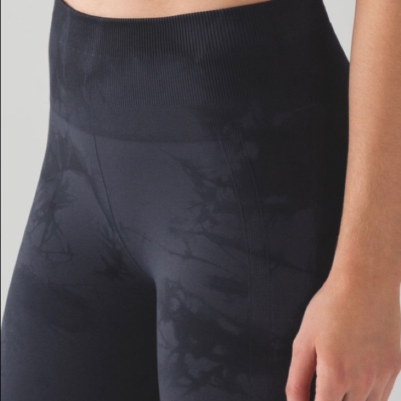 lululemon athletica Pants - Tie-dye Lululemon Flow Capri lululemon athletica Pants - Tie-dye Lululemon Flow Capri